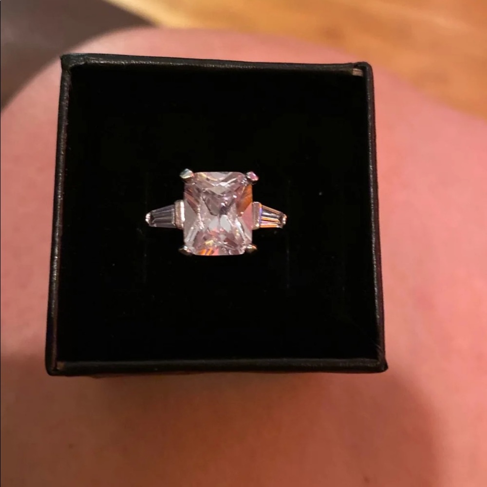 Size 8 cubic zirconium beautiful Ring
